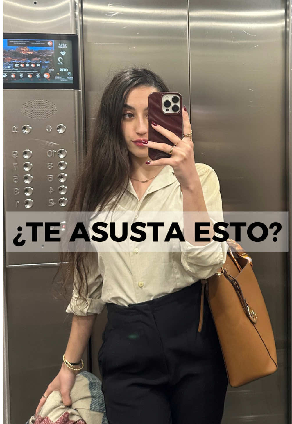 Quedarse sin ahorros en una emergencia da miedo… pero, ¿qué hay de la intranquilidad económica a largo plazo? Nos asusta la idea de enfrentar un imprevisto sin dinero, pero seguimos postergando el ahorro. Vivimos el día a día sin pensar en el futuro, confiando en que “después veremos qué hacer” El problema es que esta falta de planificación no solo nos pone en riesgo en emergencias, sino que también nos condena a una vida de estrés financiero. Sin ahorros, cada crisis se convierte en un caos, y a largo plazo, la incertidumbre sobre nuestra estabilidad económica no nos deja vivir tranquilos. 💡 El dinero no compra la felicidad, pero la falta de él sí genera angustia. El ahorro no es un lujo, es una necesidad. Construir un fondo de emergencia, invertir a largo plazo y mejorar nuestros hábitos financieros nos da algo que el dinero por sí solo no puede comprar: tranquilidad. Si hoy no empiezas a ahorrar, mañana seguirás con el mismo miedo… o peor. 📌 ¿Tienes un plan para tu futuro financiero o sigues posponiéndolo? Cuéntamelo en los comentarios. 👇💰 Menos mal que mi trabajo es ayudar a la gente a planificar su economía para que pueda conseguir todos los objetivos económicos que tenga en la vida...(comprar una vivienda, acortar una hipoteca, un coche, los estudios de los niños, la jubilación o simplemente empezar a invertir...) Si te gustaría empezar a rentabilizar tus ahorros, escríbeme por privado la palabra “ESTUDIO” para tu análisis financiero a coste 0€ 📩 Dale al like ❤️ si te ha gustado y no te olvides de SEGUIRME 📲 para unirte a nuestra comunidad. Sigue a: @finanzas.es @finanzas.es @finanzas.es Para todo sobre ahorros y finanzas. #dinero #dineroextra #finanzaspersonales #educacionfinanciera #finanzas #finanzasinteligentes #libertadfinanciera #millonario #fuentesdeingresos #inversion #money #riqueza #negocios #negociosonline #emprendedor #emprendimiento #interescompuesto #invertir #invertirbien #invertirmejor #invertironline