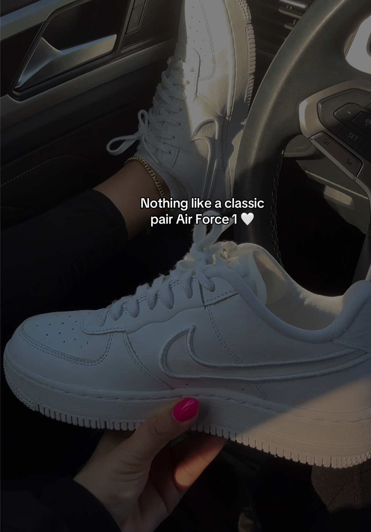 It’s almost summer classic pair of white sneakers are a must.  #sneakers #sneakerhead #trendingsneakers #sneakeraddict 