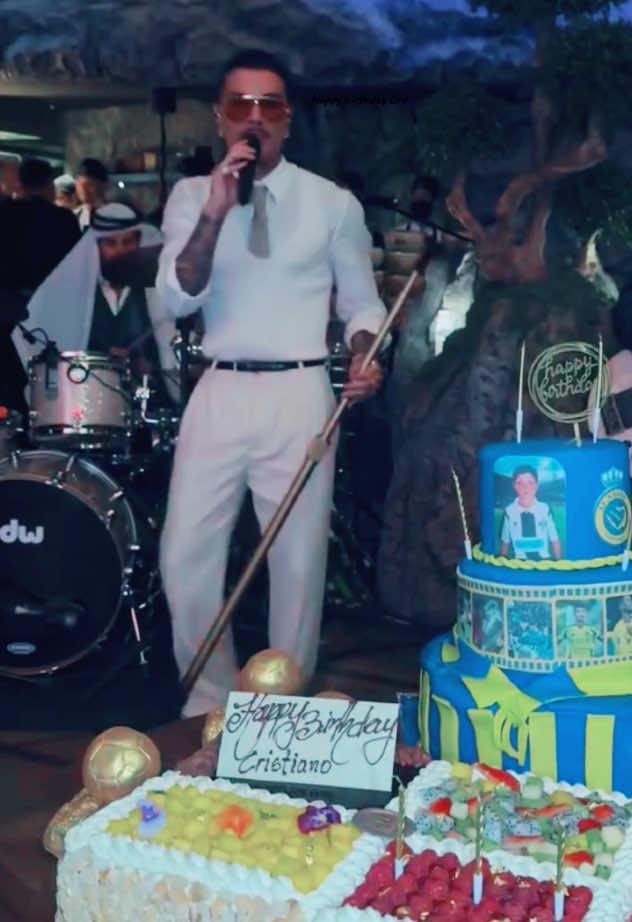 🎂|🎤 Rauw at Cristiano Ronaldo’s birthday party delighting with his music🤗🎉 #rauwalejandro #cristianoronaldo #happybirthday #desesperados #cosanuestra #rauwfans #viral_video @rauwalejandro 