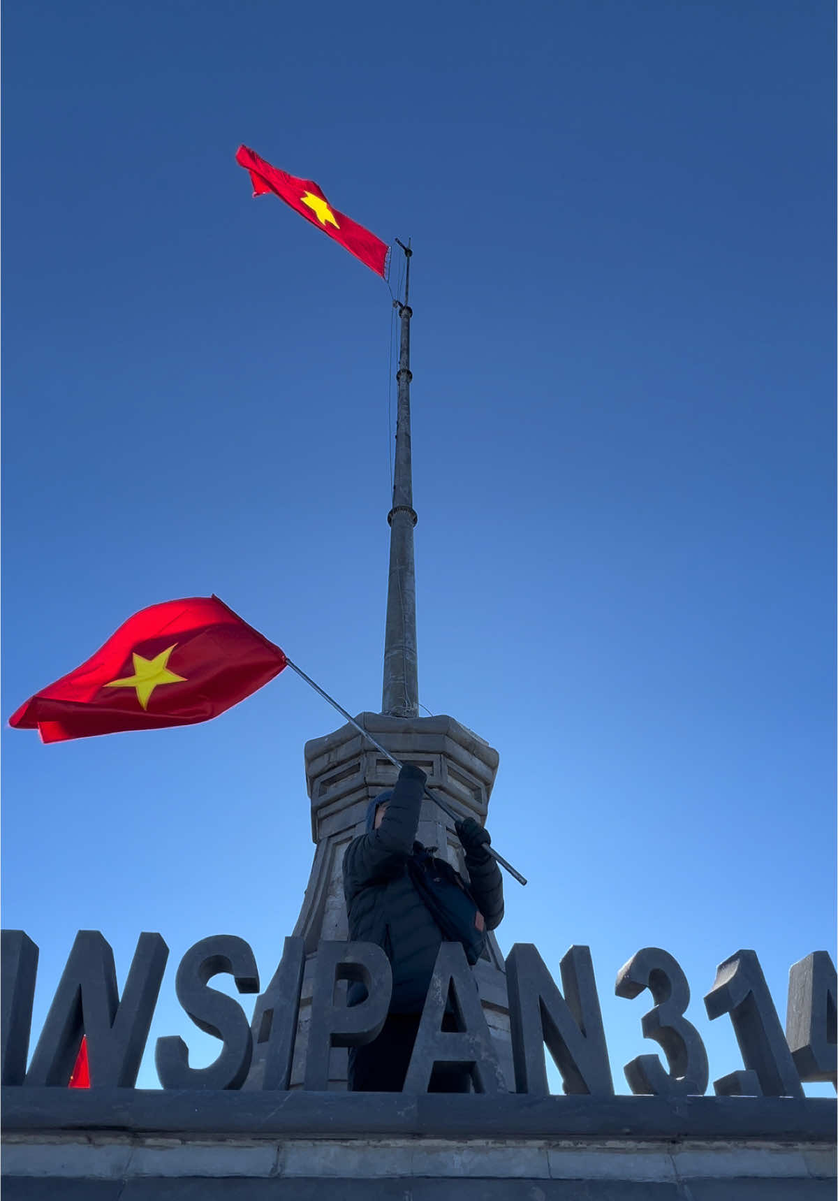 Indochina Summit Mt.Fansipan - Sapa, Vietnam 🇻🇳. . . #fansipan #Sapa #vietnam #sorotan #fyp #verifymetiktok #fansipanlegend #summitindochina #fangxipang #vietnamtrip #việt #vietnamese #vietnamhighlights #foryoupage #sunworldfansipan 