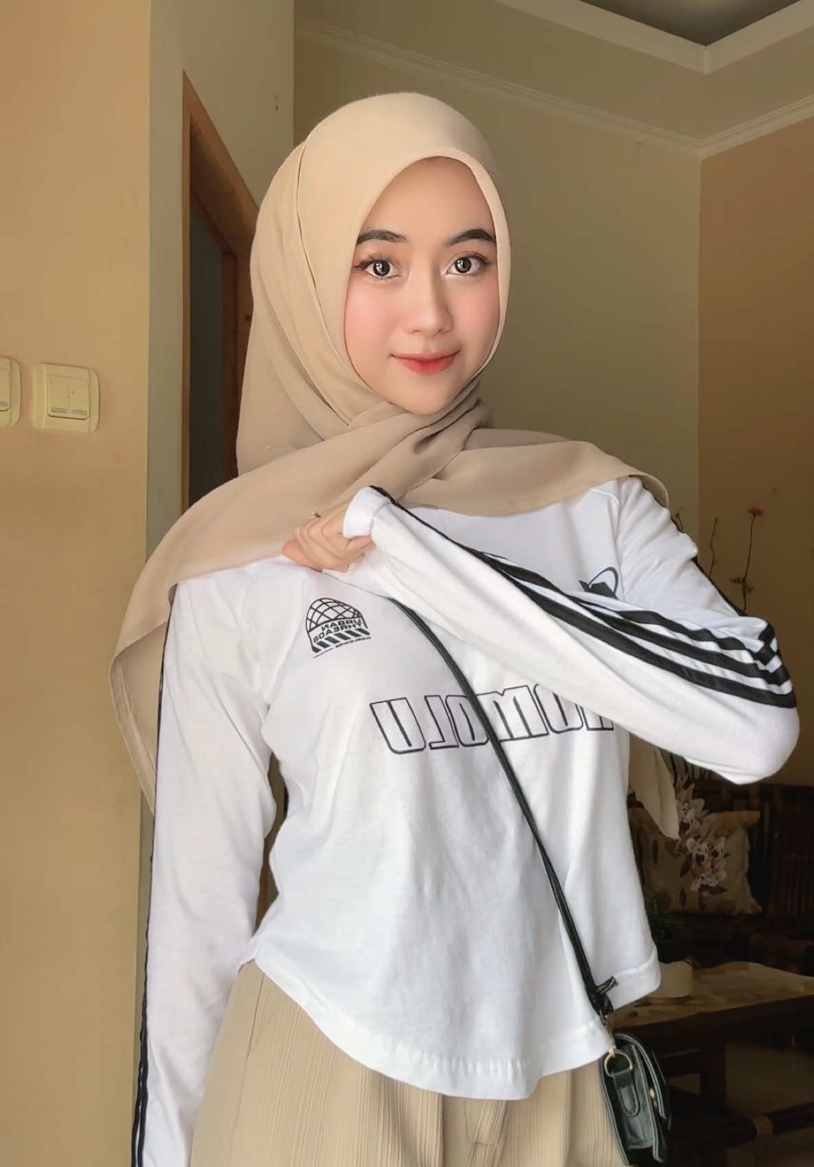 Ootd casual😍 #croptop #panjang #atasanwanita #lenganpanjang #vneck #casual #kaos #kaosmurah #kaosviral 