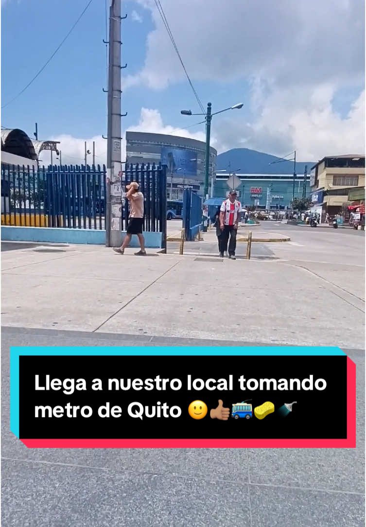 Llega nuestro local tomando #metro de #quito 🙂👍🏽🚎🧽🚿 #detergente #suavizante #desengrasante #productosdelimpieza #happyclinn #parati #desinfectantes #surdequito