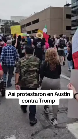 Cientos de personas salieron a protestar contra #Trump en #austin #texas #farandulatexas #protest 