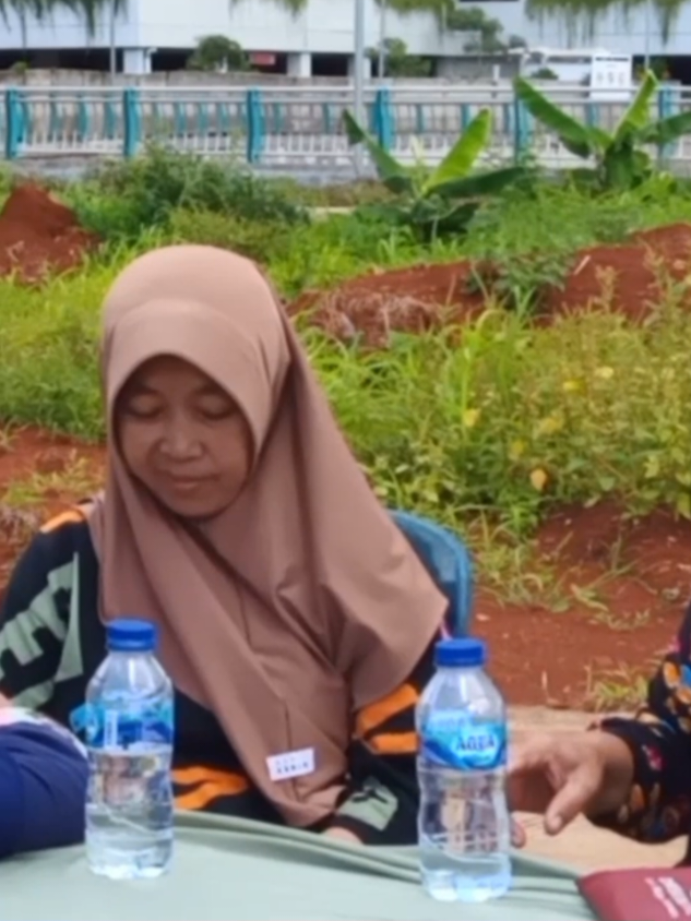 Proses Pemeriksaan  Tanah  Sengketa Oleh  PTUN Serang, Langkah Mencari Keadilan Cipitat– Pengadilan Tata Usaha Negara (PTUN) Serang Banten melakukan pengecekan lokasi terkait kasus sengketa tanah.  Rabu (5/2) Pagi Arif Prayoga SH bersyukur agenda tersebut berjalan lancar  Alhamdulillah, seluruh proses berjalan dengan lancar dan penuh harapan. Majelis Hakim PTUN Serang telah memberikan kesimpulan awal terhadap perkara ini. Ucap Arif. Ia menerangkan 