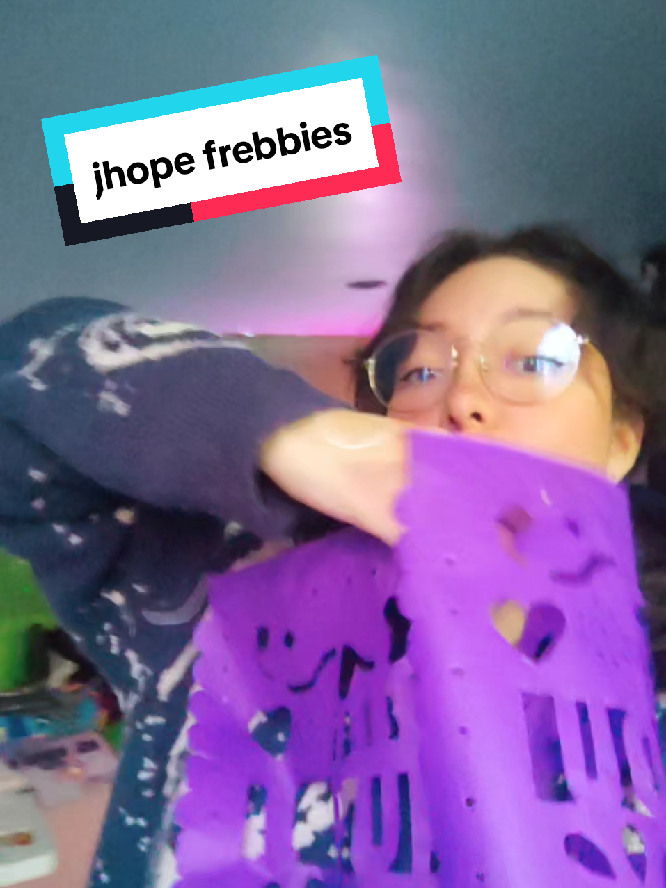 Papel picado para mis freebies de Hobi!!!! Ya nada más tengo que pensar que sacar para el de stray kids 🤣 . #freebies #jhope #hoseok #papelpicado #hopeonthestage #artmy #kpopaesthetic #armymexico #kpopconcert 