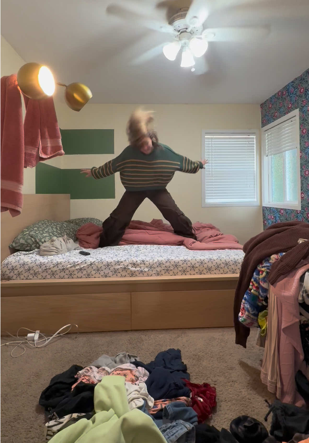 the FINAL room deep clean 🧼 we’re done!!! 