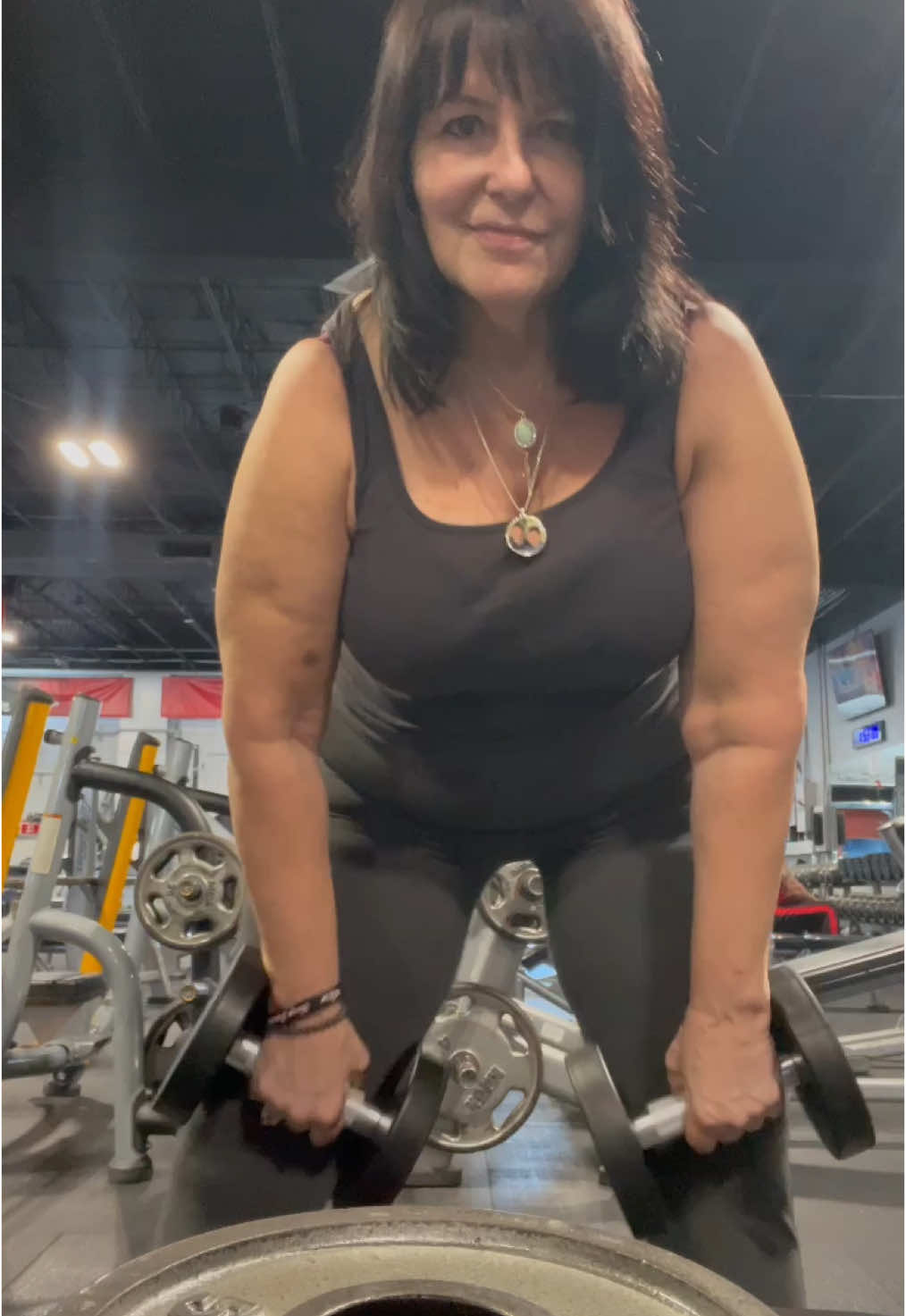 No judgement zone. Just doing my thing l#tellmeyouloveme #selflove #doingme #fyp #foryoupage #fypシ #gym #selfmotivation #workout #olderwomen #curls #biceps #hammercurls 