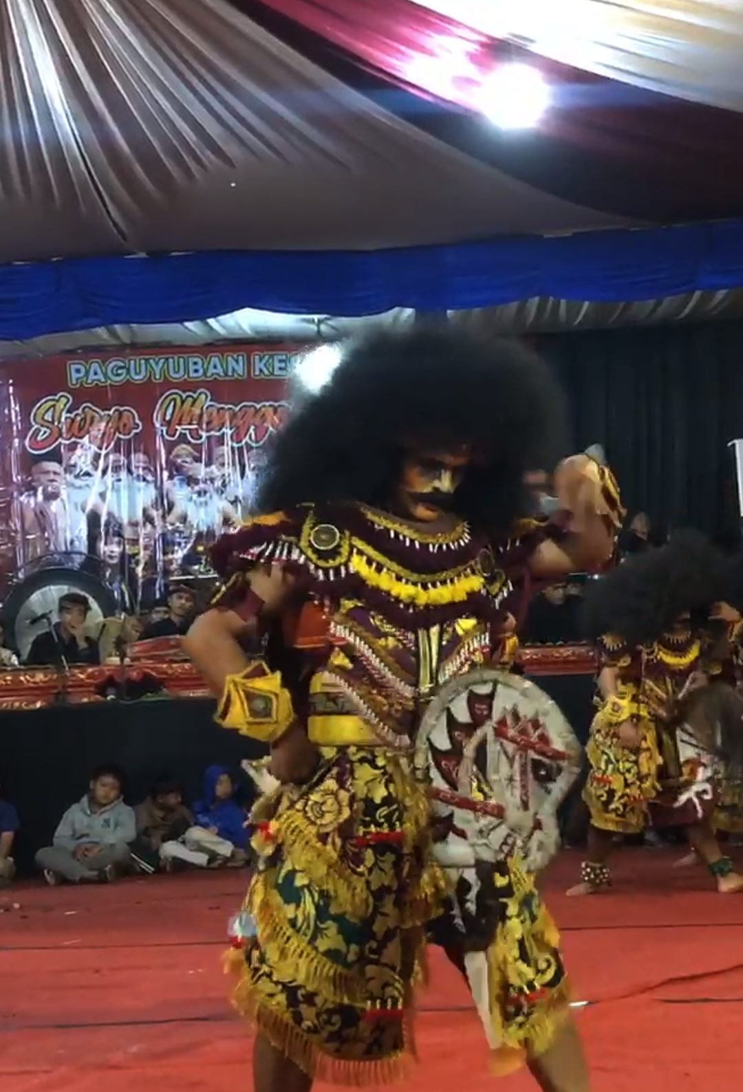 daripada ra nganggo ya Mann @masbonn63322 #fyp #jaranan #jaranantemanggungan #jarankepang #core #jaranantiktok #kesenian #jaran #temanggung #temanggung24jam #masukberanda #trendingvideo #xyzbcafypシ 