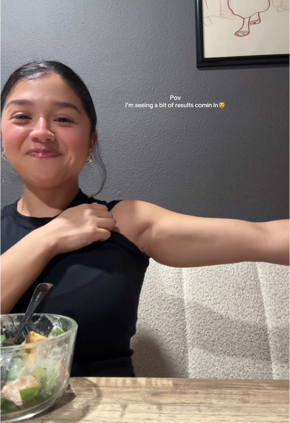 I meannn she’s giving a little bit🤫 #trending #fyp #biceps 