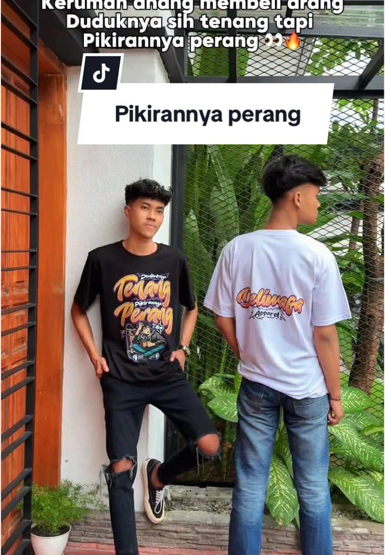 Duduknya sih tenang tapi pikirannya perang 👀🤣 #deliwafastore #deliwafaclothing #kaosdeliwafa #outfitkece #masiyunsobatngaret #ridho 