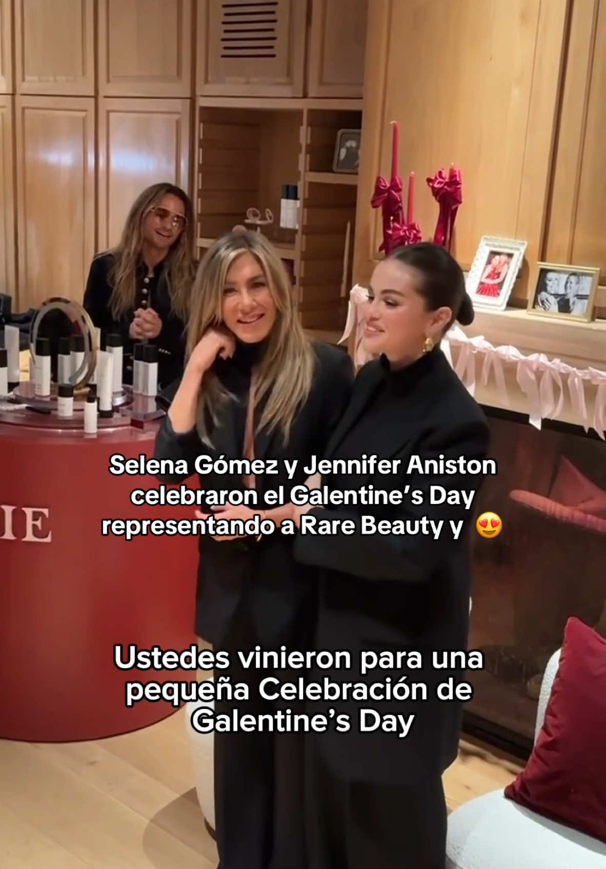 Selena Gómez y Jennifer Aniston juntas celebraron el Galentine’s Day representando a Rare Beauty y Lolavie. 💖 CC: @people #selena #selenanetflix #selenatiktok #selenator #selenators #selenamlbb #selenagomez #selenagomezedit #selenagomezvideos #selenagomezfan #selenagomezedits #selenagomezfanpage #selenagomeztiktok #selenagomezfans #jennifer #jenniferaniston #jenniferanistonedit #jenniferanniston #jenniferanistonfan #jenniferanistonfriends #jenniferanistonqueen #rarebeauty #lolavie #galentines #galentinesday #galentinesparty 