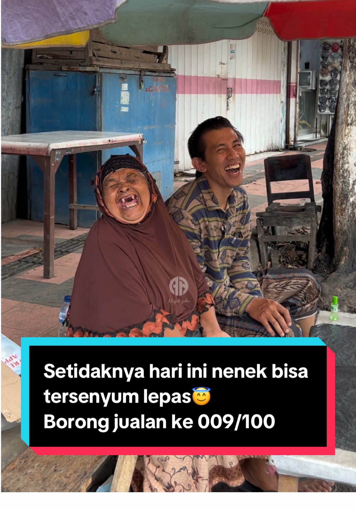 Mari menormalisasi beli jajanan di pinggir jalan, mereka berjualan untuk bertahan hidup bukan untuk menimbun harta😇 Bismillah target borong 100 UMKM tahun ini semoga Allah mudahkan🤲 Bagi teman-teman yg maunikut support silahkan klik link di bi0 ya. #caringiscure  #borong100UMKM #009 #belijualannya  #berbagi  #orangbaik  #hambaallah 