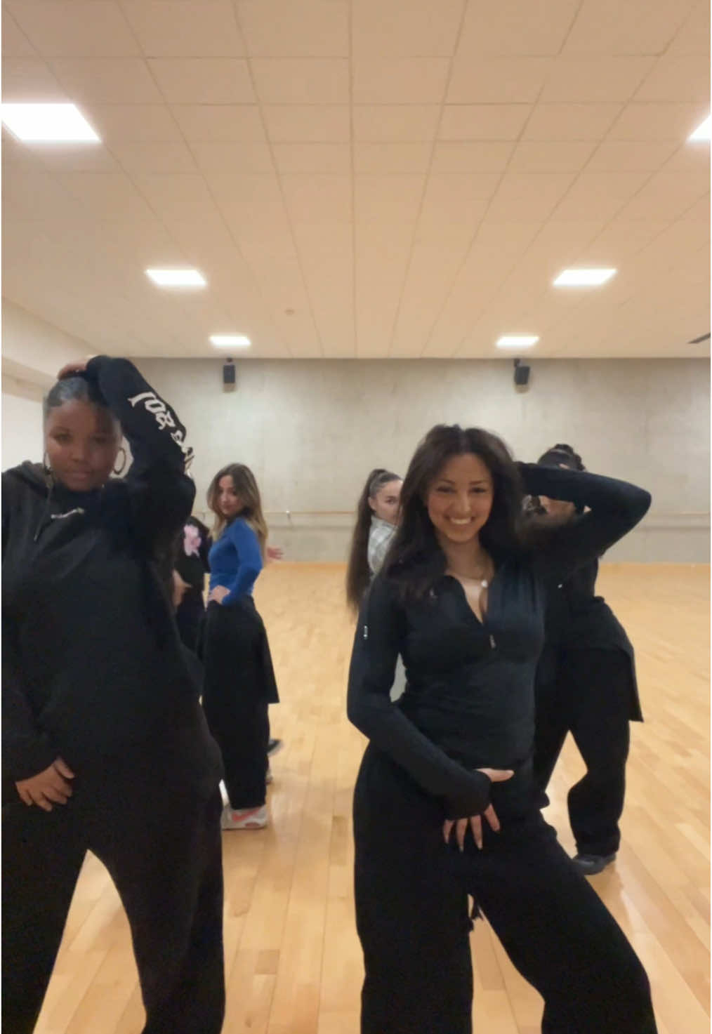 Girlzz 🫦😈 DC: @OL 🫰🏽 • • • Girls : @Maissa.liaa @Ney' @Le S @Méline_Shn @Safiya Sommer  #dancersoftiktok #dancecrew #trendingsong #foryou #fyp #fyp #fypppppppppppppppppppppppp #trendtok #trendingsong #dancetok #crew #music #dancer #tik #tok #tiktoknews #gaspedal #girls #girlz #girlsband 