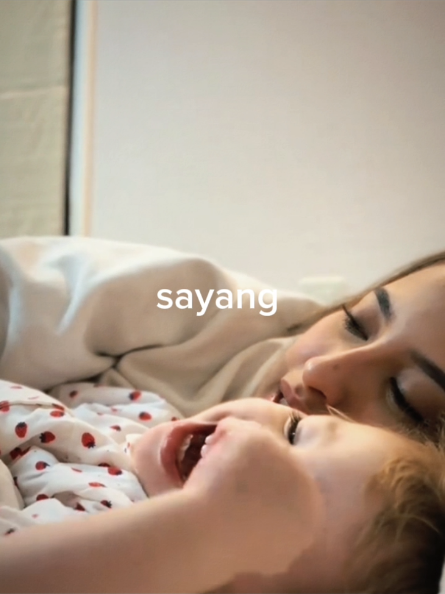 so sweet 🥹❤️ @jennifer.coppen  #jennifercoppen #kamari #kamariskywassink #ibudananak  #sweetmoments #cutebaby #bahagia #takadaujungnya #fyp #fypp #xyzabc 