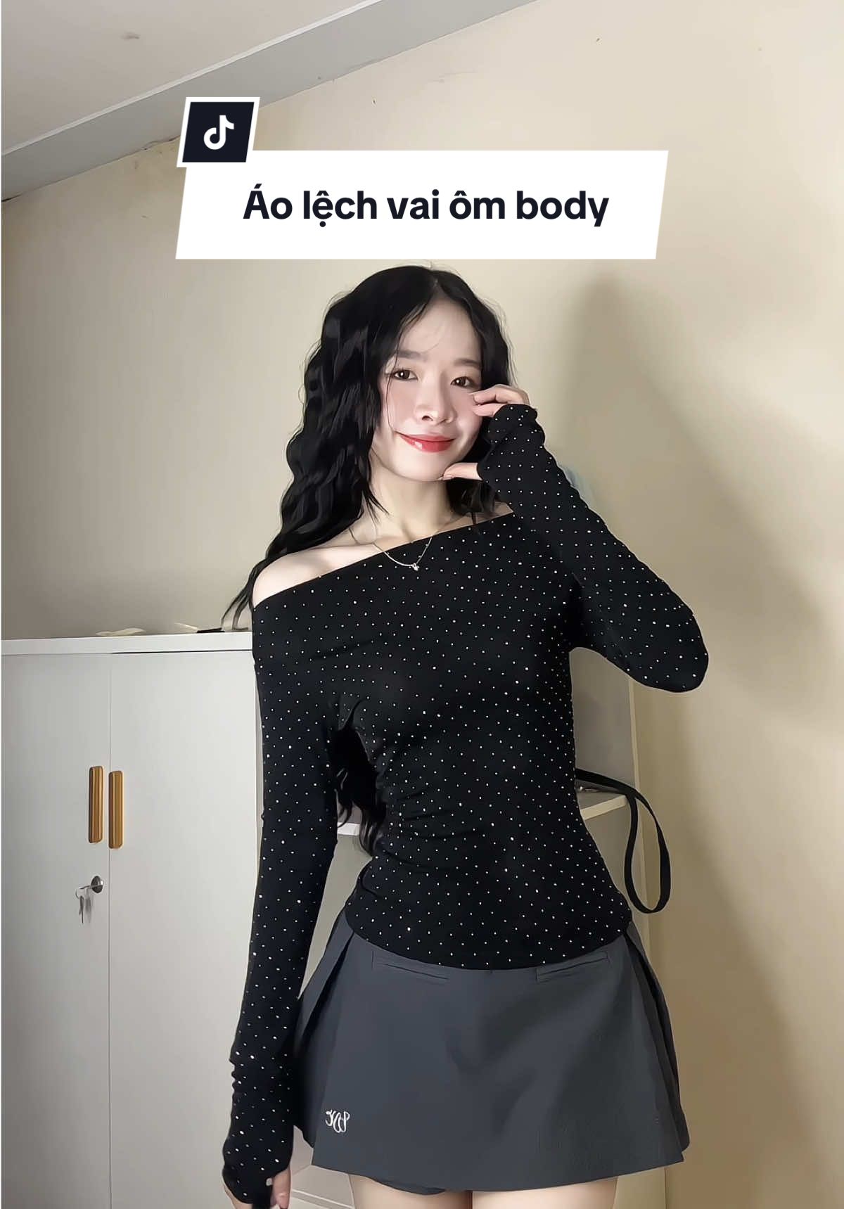 Tônn dáng xỉuuu mí bà uiii#reviewquanao #aothunbody #aolechvai #aokieunu #outfit #xuhuongtiktok2025 #viral 