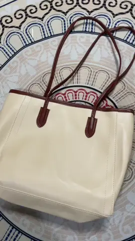 Tote bag that is less than 200 pesos?! perfeeect for school or work! Super Quality #betabag #beta #totebag #classybag