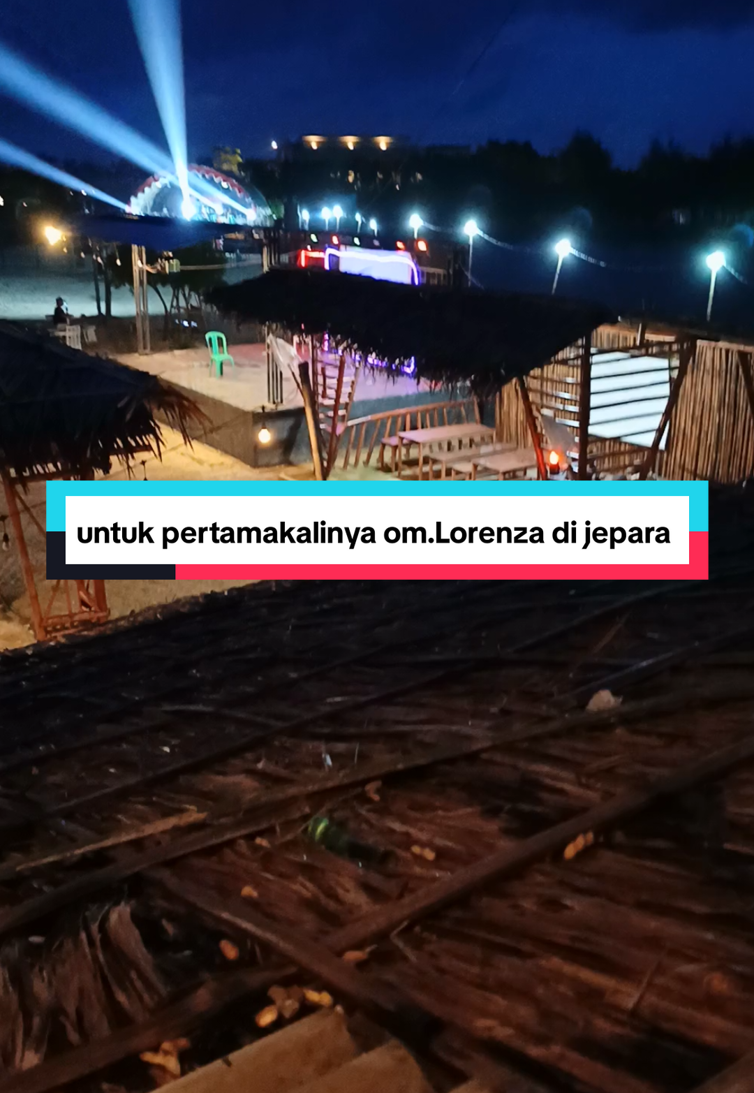 pertamakalinya panggung om.lorenza di pinggir pantai new sekala coffe jepara