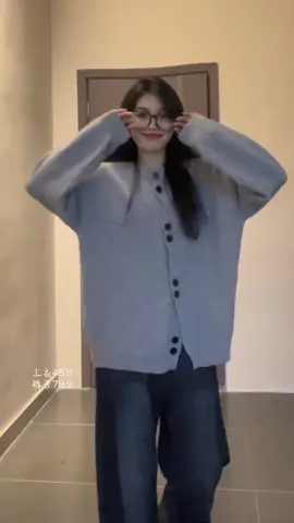 áo cardigan siêu ấm #cardigan #phốiđồ #basicoutfit #outfitideas #outfit #xinh #phoidoxinh #douyin #tiktok #lamdep #quà #thờitrang #mùađông #2025 #sale #thờitrangnữ #dángđẹp #lawrence124 