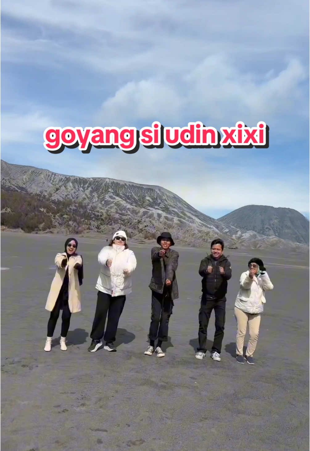 udah goyang si udin, next mau apa lagi guys?? yuk segera gabung trip bareng Pesona Wisata Malang sekarang juga!! see u 🥰✨ #bromo #cuacabromo #bromotenggersemeru #explore #opentripmurah #opentripbromo #bromomountain #mdpl #pesonawisatamalang 