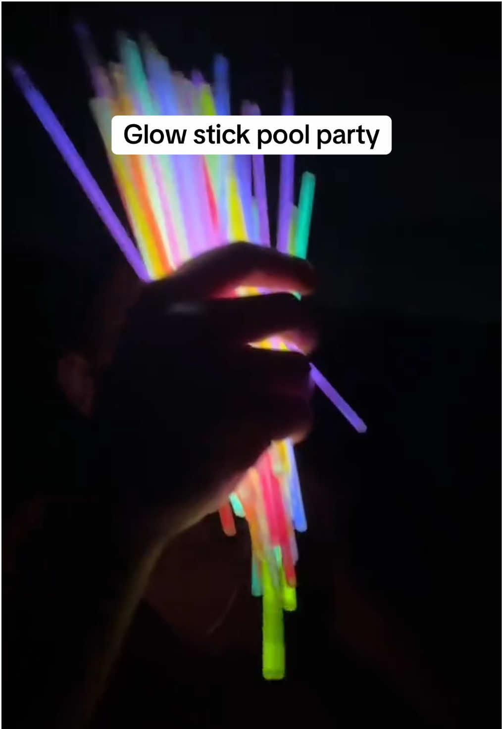 Core memory ❤️ #poolparty #corememories #glowsticks  📽️ @Ale.loko 