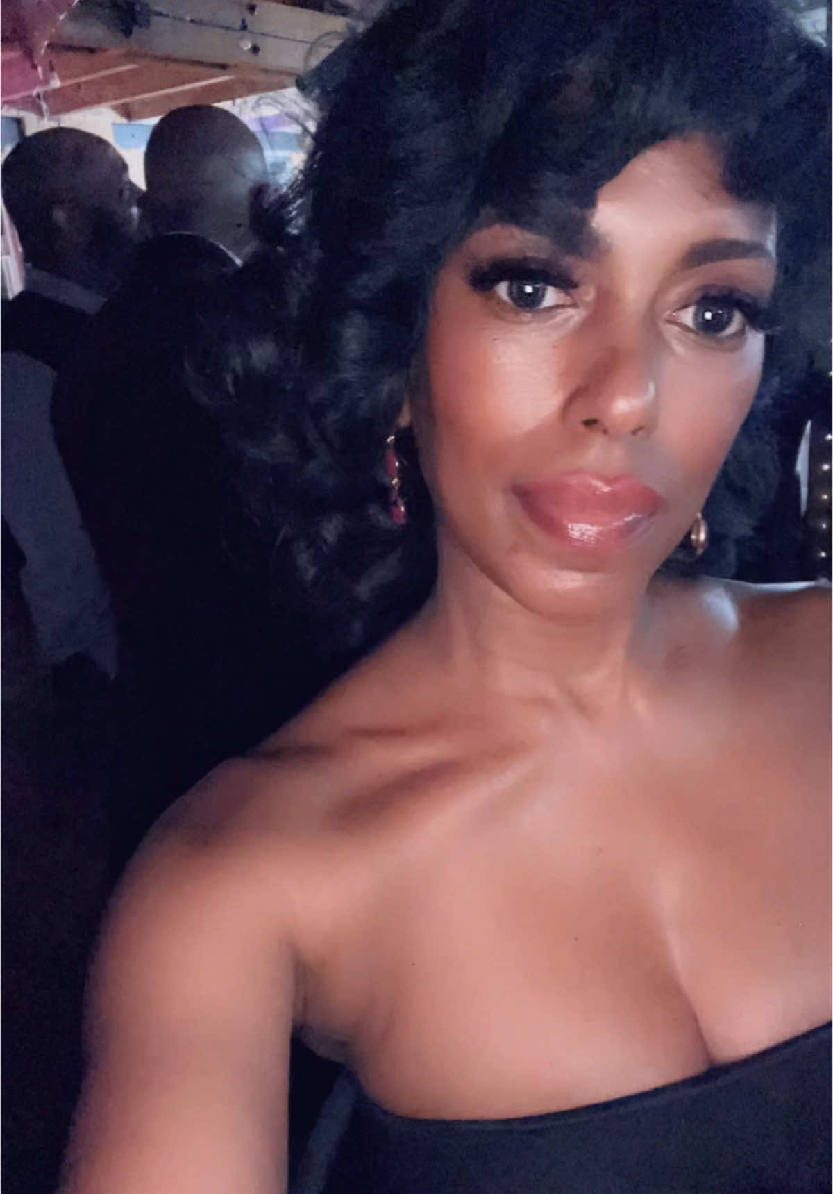 Lisa B’s 50th Birthday Bash! 🎉 Last night was a whole vibe celebrating Lisa B’s big 5-0 at one of the most unique spots in downtown Dallas! ✨ The energy was unmatched, the company was elite, and the birthday queen? Flawless. 👑 Me? Strapless dress, feather shawl, old-school curls, and body by Jesus—born in 1969, but serving timeless! 🔥 Cheers to more life, love, and unforgettable nights! 🥂✨ #latepost #lastweekend #hbdlisa #over50tiktok 