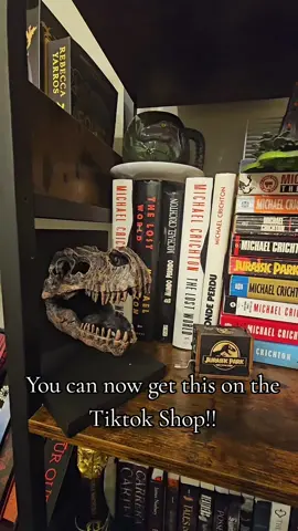 One if my favorite shelf items!! #jurassicpark #jurassicworld #dinodna #jurassicworlddinosaurs #jurassic 