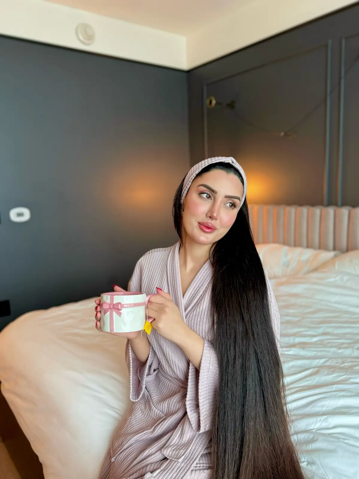 My morning vibe 🧖🏻‍♀️🕯️🫶🏻✨ #fyp #viralvideo #iraqitiktok #العراق🇮🇶 #longhair #شعر_طويل #fypシ 