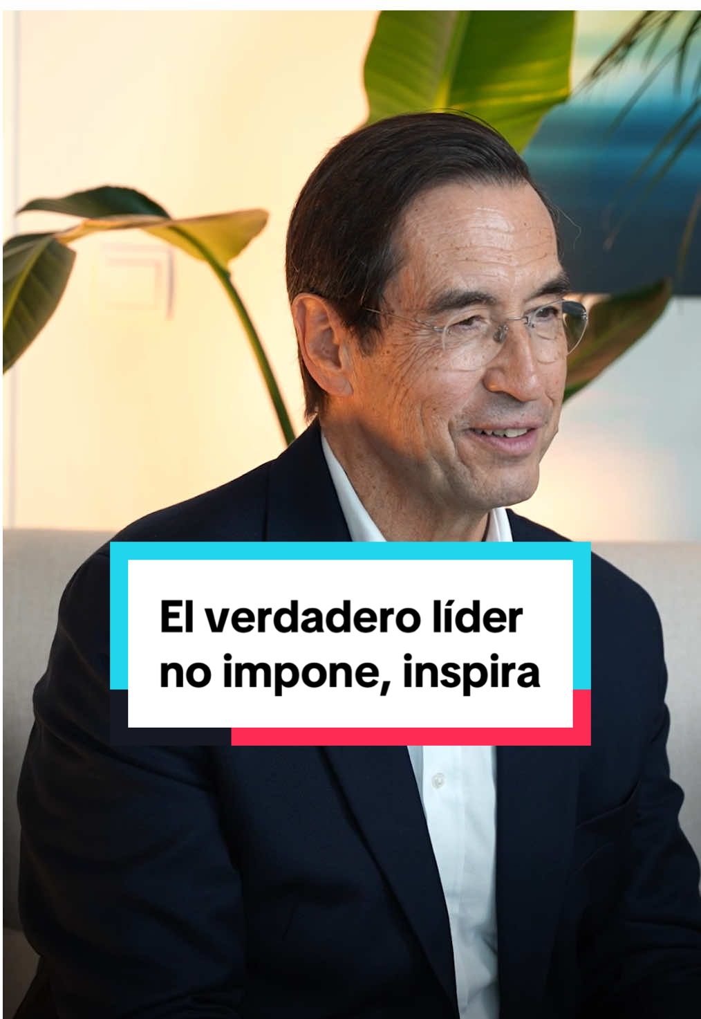 Un líder auténtico no impone poder, sino que gana autoridad con respeto y coherencia. El liderazgo real inspira y guía desde la autenticidad, sin intimidar. La confianza se construye cuando nuestras acciones coinciden con nuestros valores.  #Lider #Influencia #Valores #Autenticidad  #ReseteaTuMente #MarioAlonsoPuig
