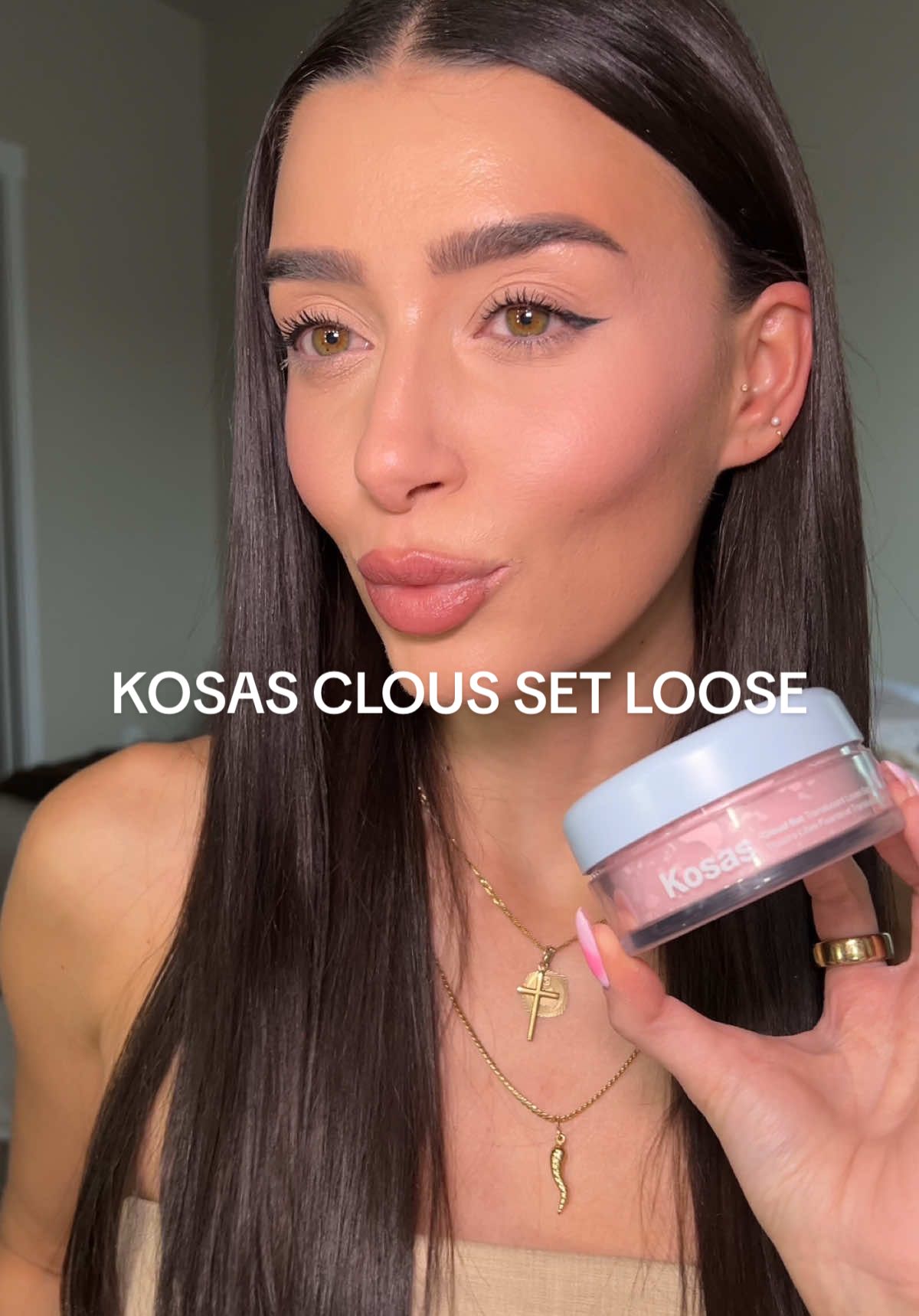 GUYS! CLOUD SET LOOSE!! ah @Kosas 💛 #kosas #kosascloudset #kosascloudsetloose #loosepowder #newmakeup #makeupreview 