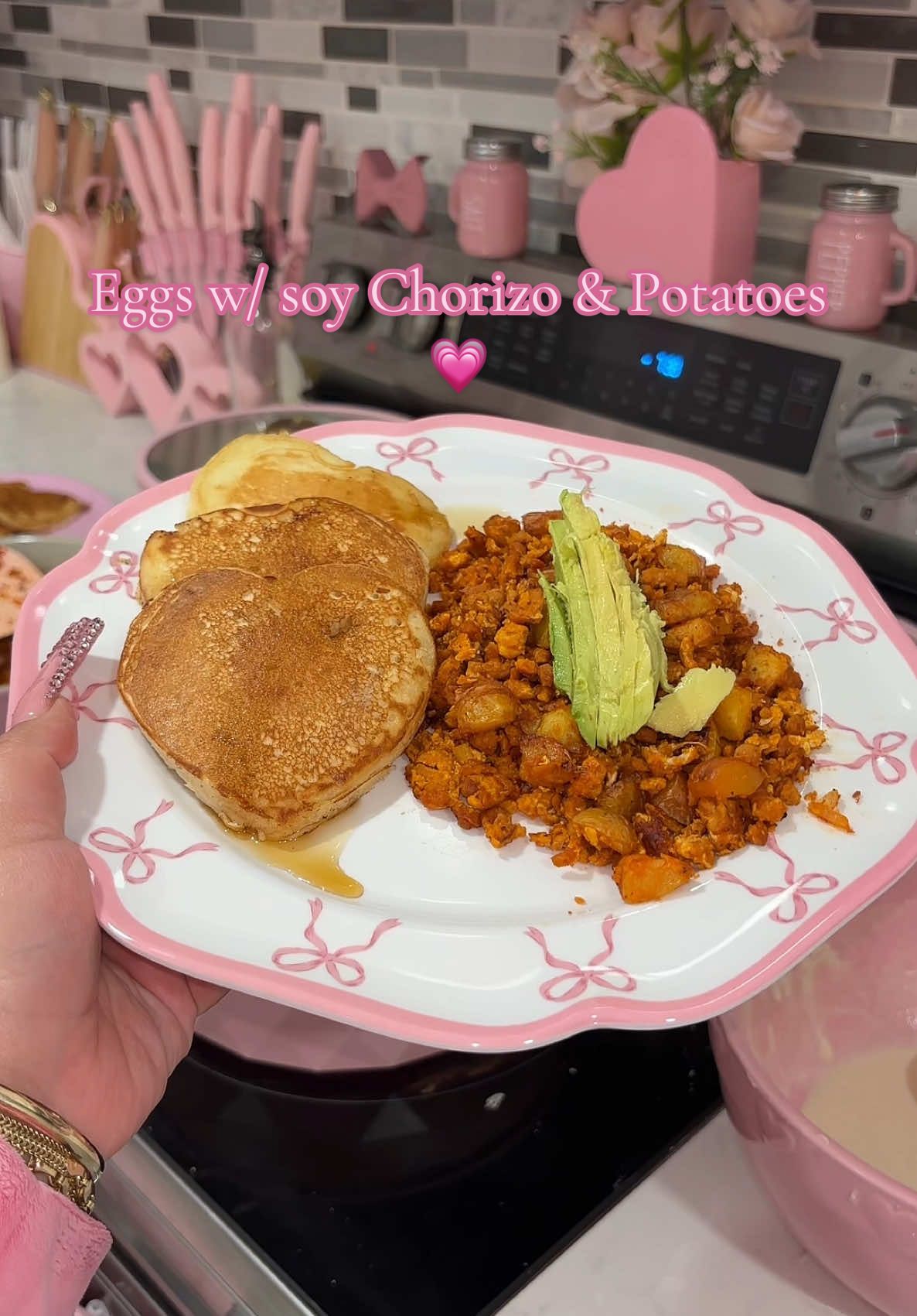 Soy Chorizo w/ eggs & potatoes 💗#breakfastideas #chorizoconpapas #chorizo #fypシ #pink #trending #pinkasthethic #pinkkitchen #parishilton #pinkdecor #amazonfinds #asmrsounds #asmrsound #anxietyrelief #blingnails #viralvideo