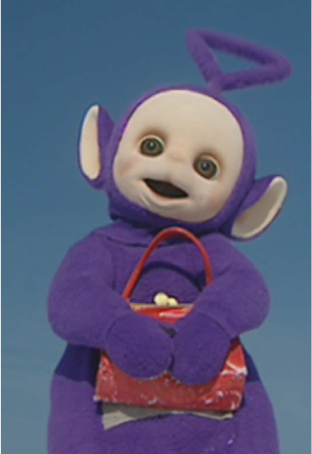 when you’re reunited with the bag you left in the back of the tubby car👛😌 Video: Tinky Winky, the purple Teletubby, hugs his red purse while the rest of the Teletubbies cheer him on.