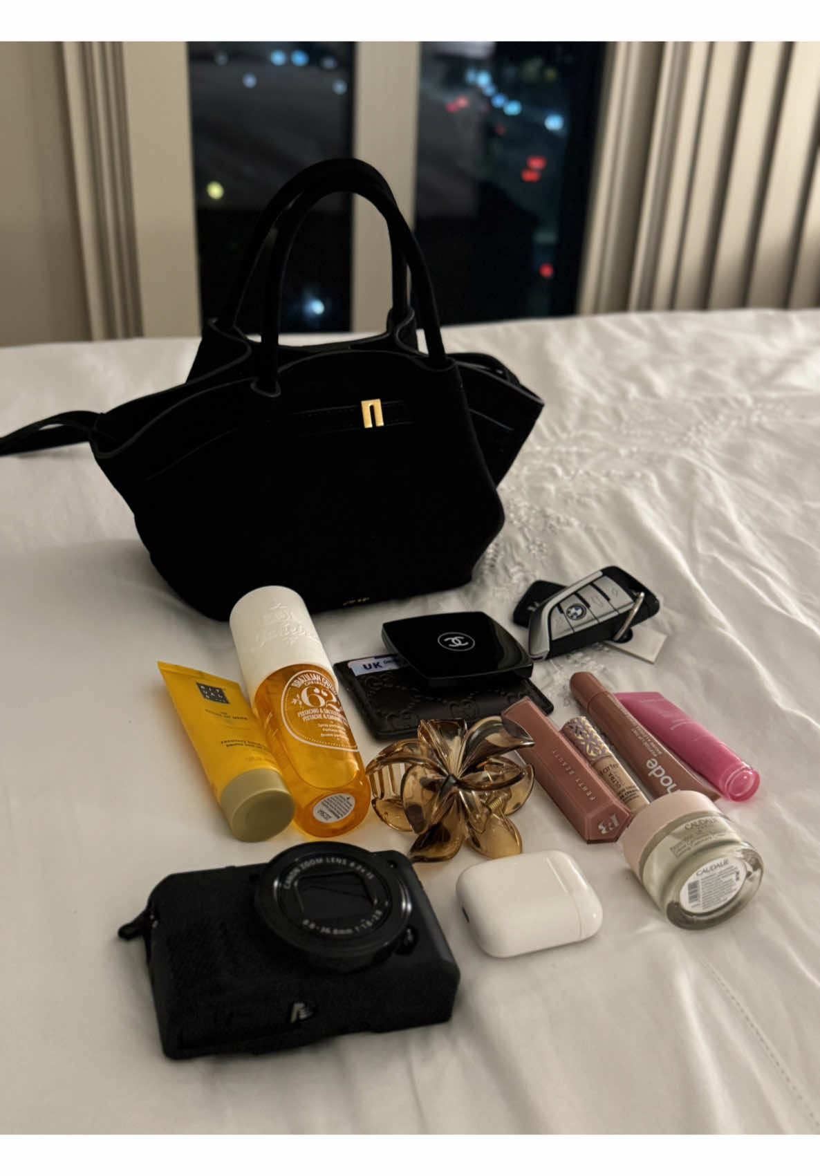 Everything that fits in my @JW PEI mini #minibags #minimaakeup 