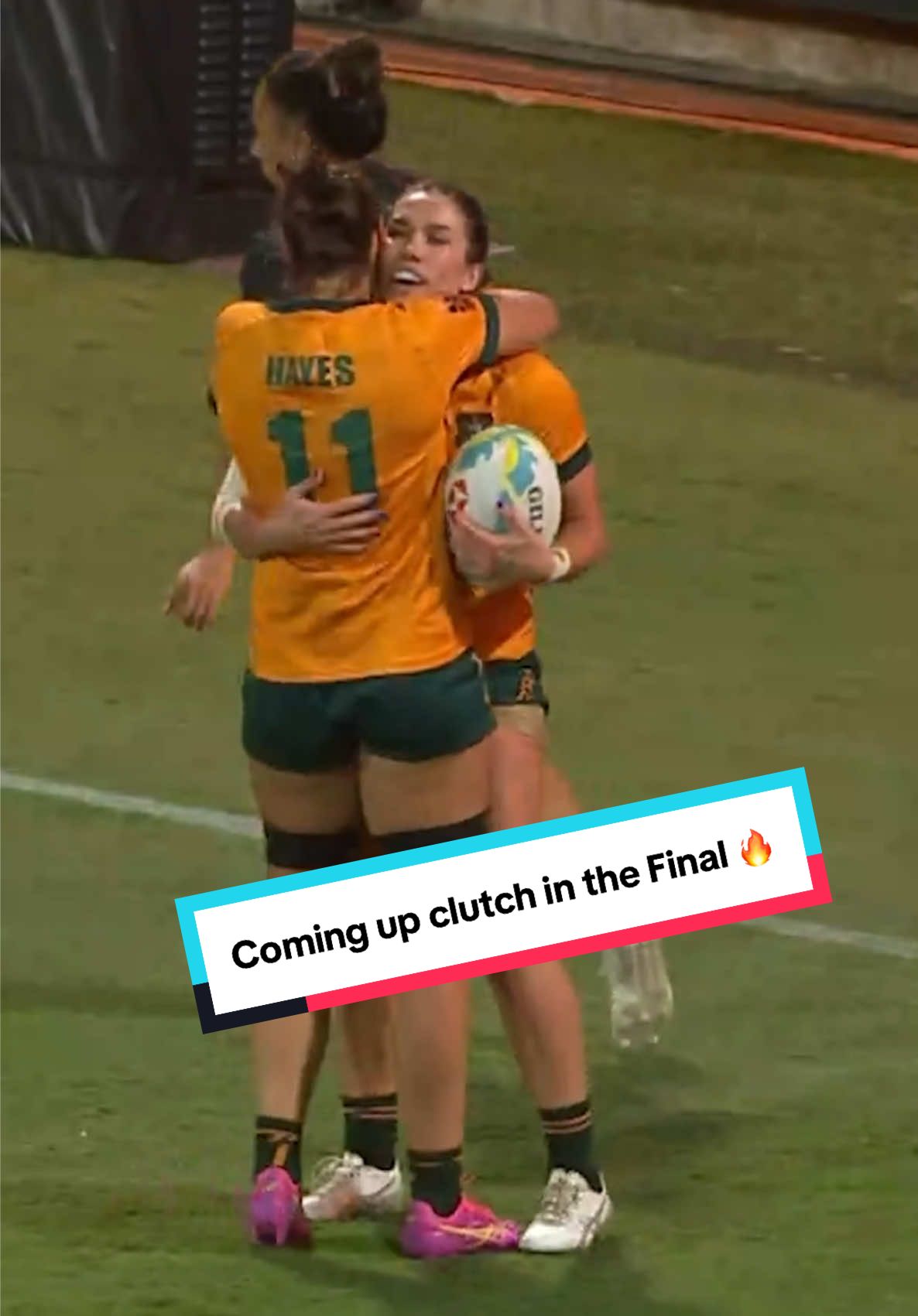 Nothing was going to stop Charlotte Caslick from scoring in the Perth Final 🤩 #rugby #rugbytok #hsbcsvns #hsbcsvnsper #australia 