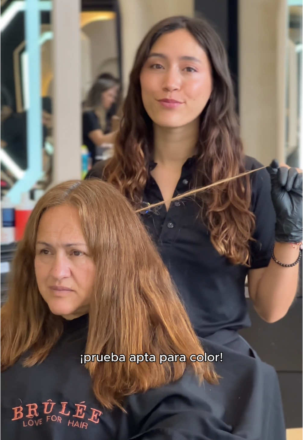 Amé este resultado😍, su sonrisa lo dice todo 🫶🏼 . . . . . #balayage #balyagehighlights #balayageartists #balayagemiami #balayagecolombia #hairstyles #cambiodelook #cambiodelookcolombia #brulee #angiebrulée #GayaUntukRaya 