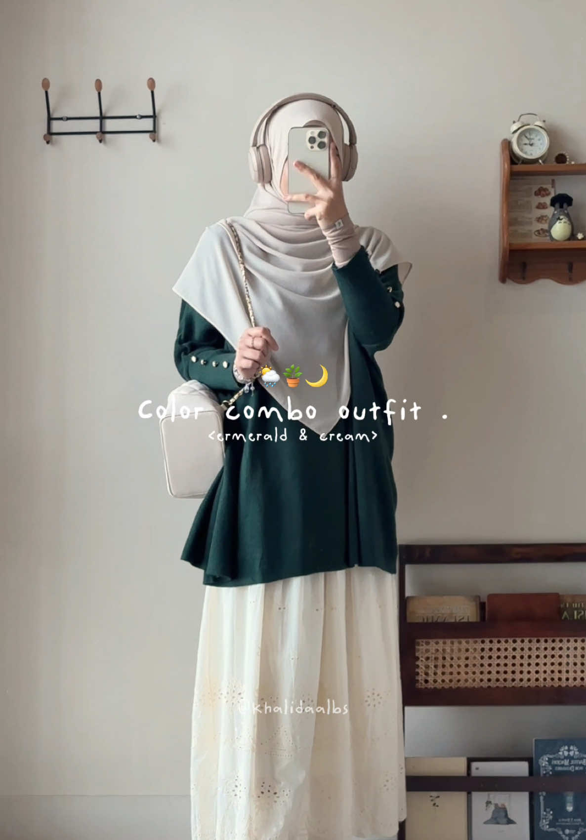 🌼knit batwing 100rban (emerald) : link 1324 🌼pashmina (creamcheese) link 1002 🌼ransel : link 1012 🌼handsock (mocha): link 1081 🌼rok (new peony 92cm ivory) : link 1283 🌼sepatu: link 1306 #knitbatwing #knitsweater #colorcombo #outfitgreen #outfitngampus #outfitbukber #outfitliburan #muslimahoutfit #hijabi #syarilook #syarioutfit 