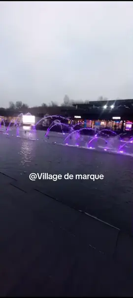 #villefontaine #villagedemarque #couleur #ambiance 