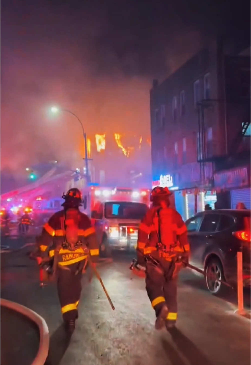 Time to work. (Credit IG: fdny.photos) #fdny #fdny343 #firefighter #nycfdny #nycfire #nycfiredepartment #firedepartment #rescue1 #firerescue #911 #fdnyvids #fdny_videos #fdny_clips #fdnyrescue1 #fire 