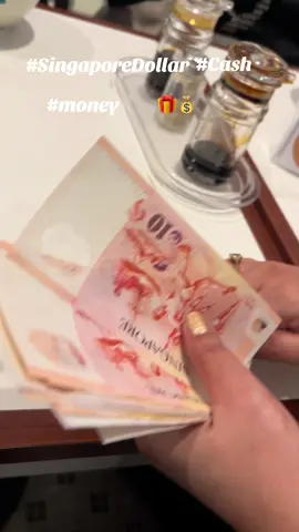 #Cash #moneycounting #SingaporeDollar when in #Singapore part of our #Travel 