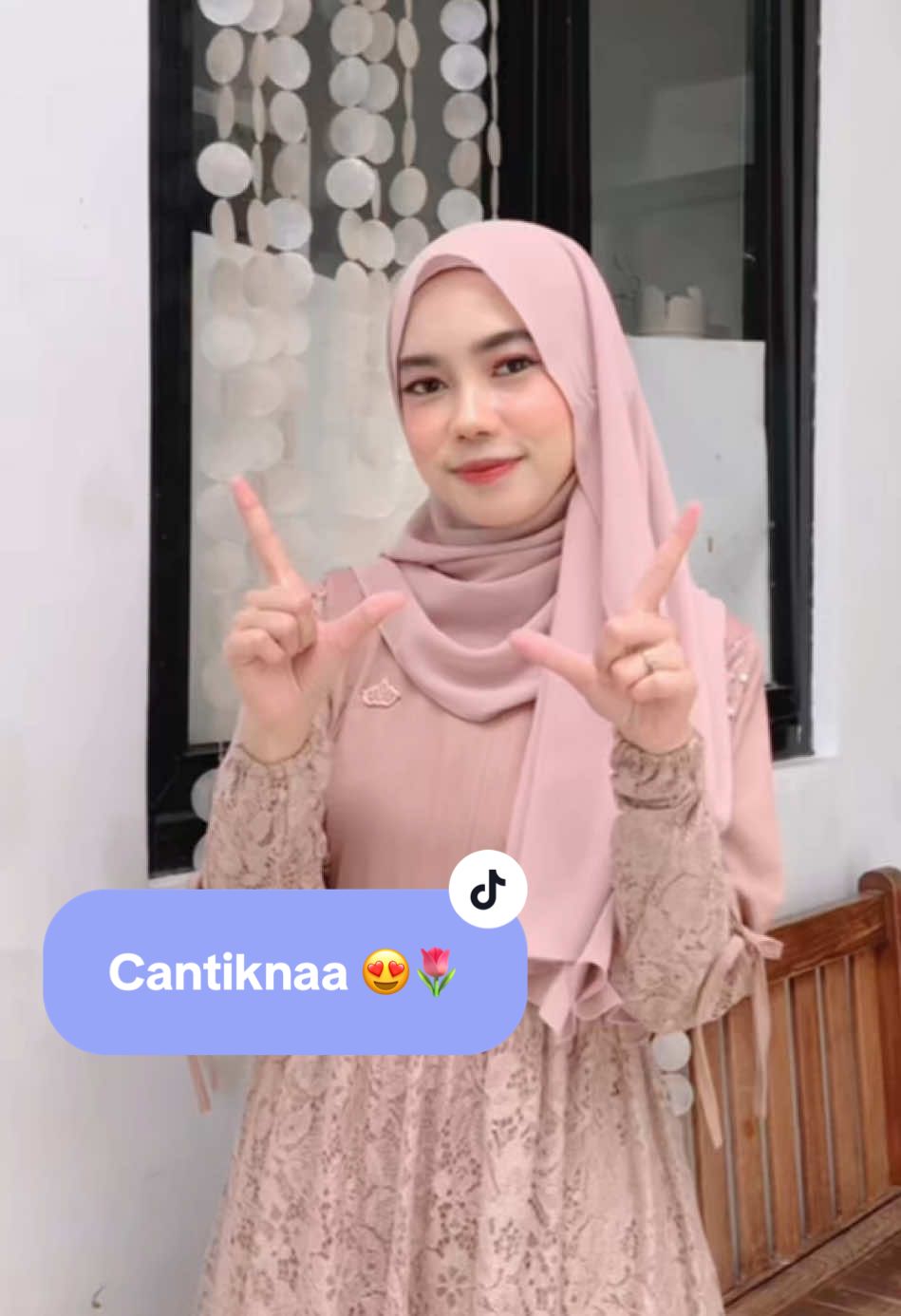 Cantiknaa masyaAllah 😍🌷 #affiliatemarketing #cantik #hijab #hijabstyle #kebaya #gift #ootdinspiration #kerudung #fashioninspo #affiliate #klikkeranjangkuning #hadiah #promo #dresscouple #emmaqueen #simple #elegant #fashion #fashionmuslimah #hijab #queena #outfitideas #outfitinspo #fyp #fypage #fypシ #xyzbca #viralditiktok #gayaditiktok #fashiontiktok #ootdfashion #dressmuslimah #TikTokShopBrandFestival #cuantanpabatas #jumathemat #selasabergaya #belilokal #wibgajian 