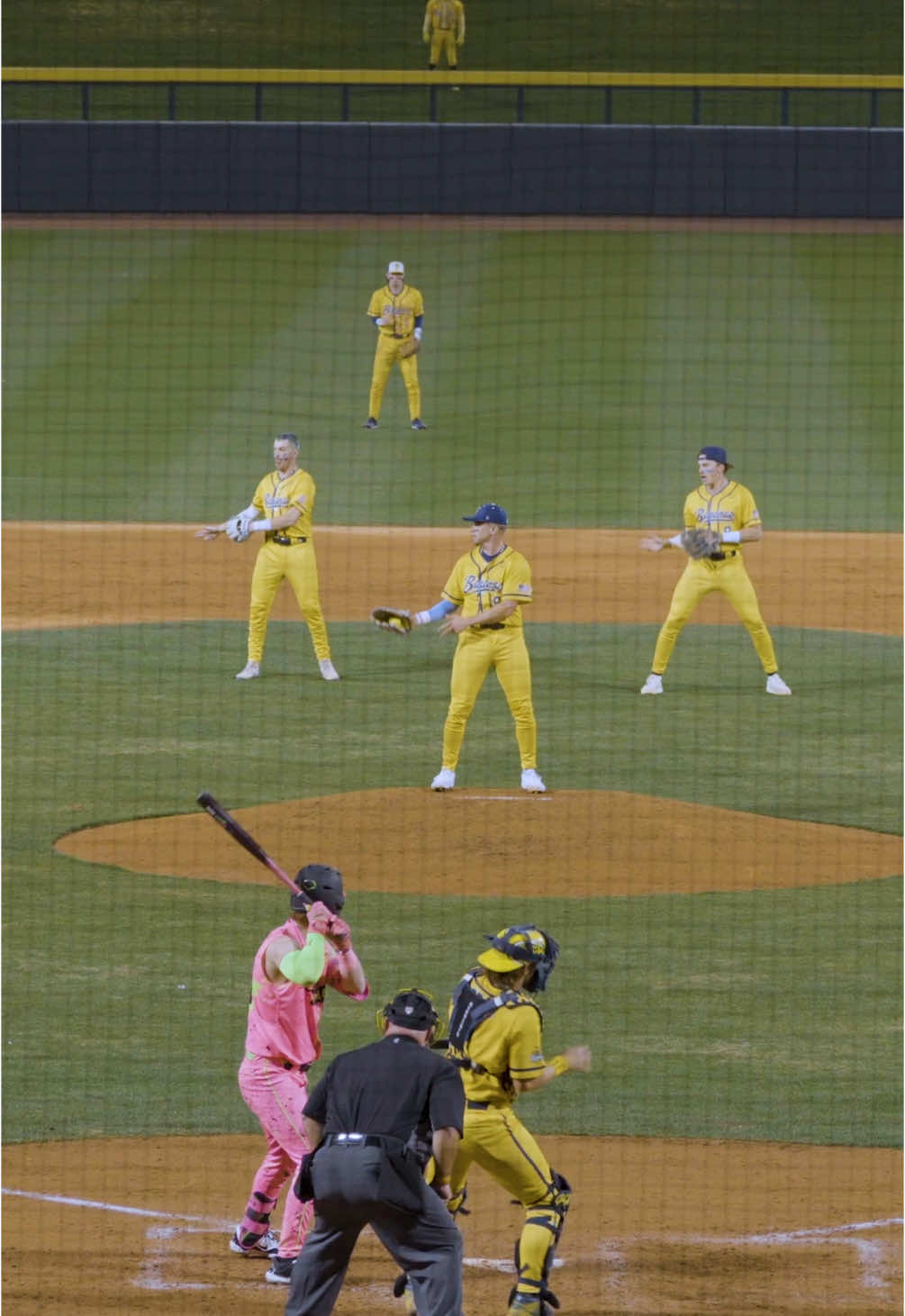 We dance, we flip, we do it ALL here in Bananaland😏 @Noah @TheGloveMagician @DR Meadows @Jackson Olson @Bill LeRoy @Split  #bananaball #MLB #savannahbananas #springtraining #dancemoms 