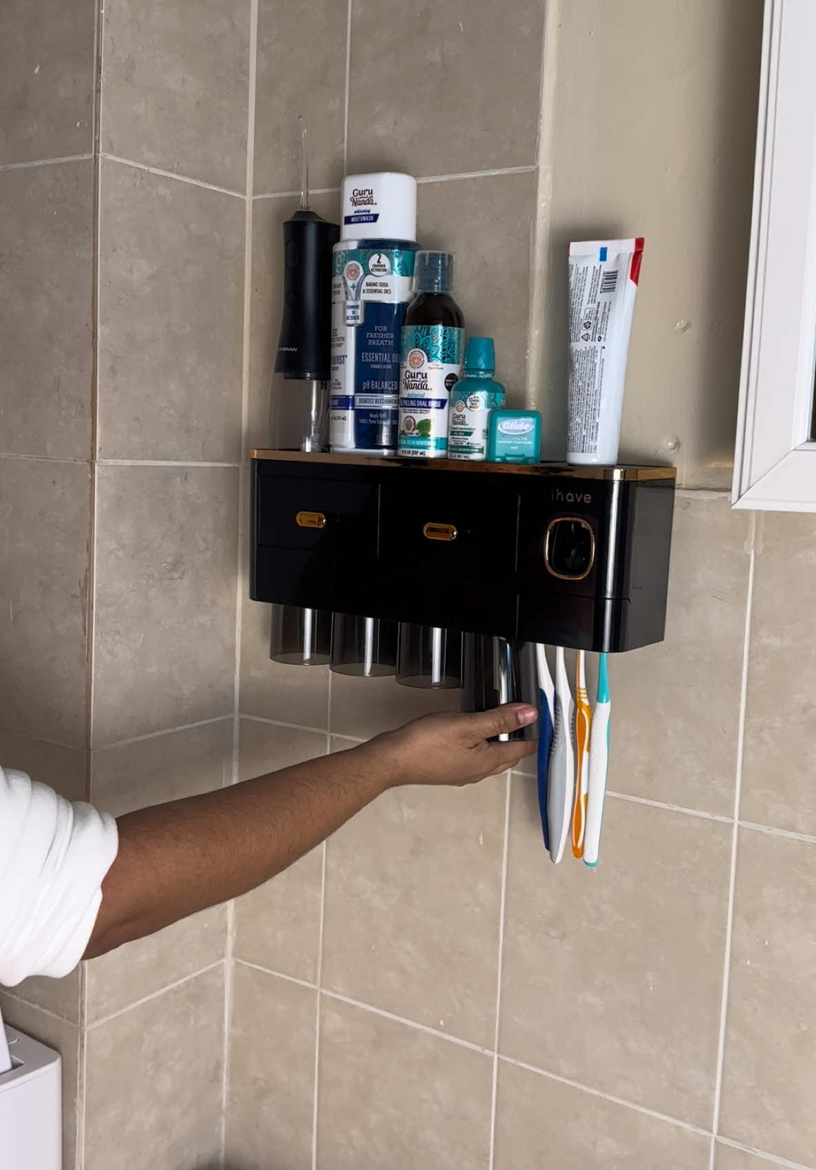 Ya todo organizado ☺️ #bathroomaccessories #toothbrushholder #toothbrush #holder #bathroommakeover #bathroomdecor #tiktokshoploveatfirstfind #tiktokmademebuyit 