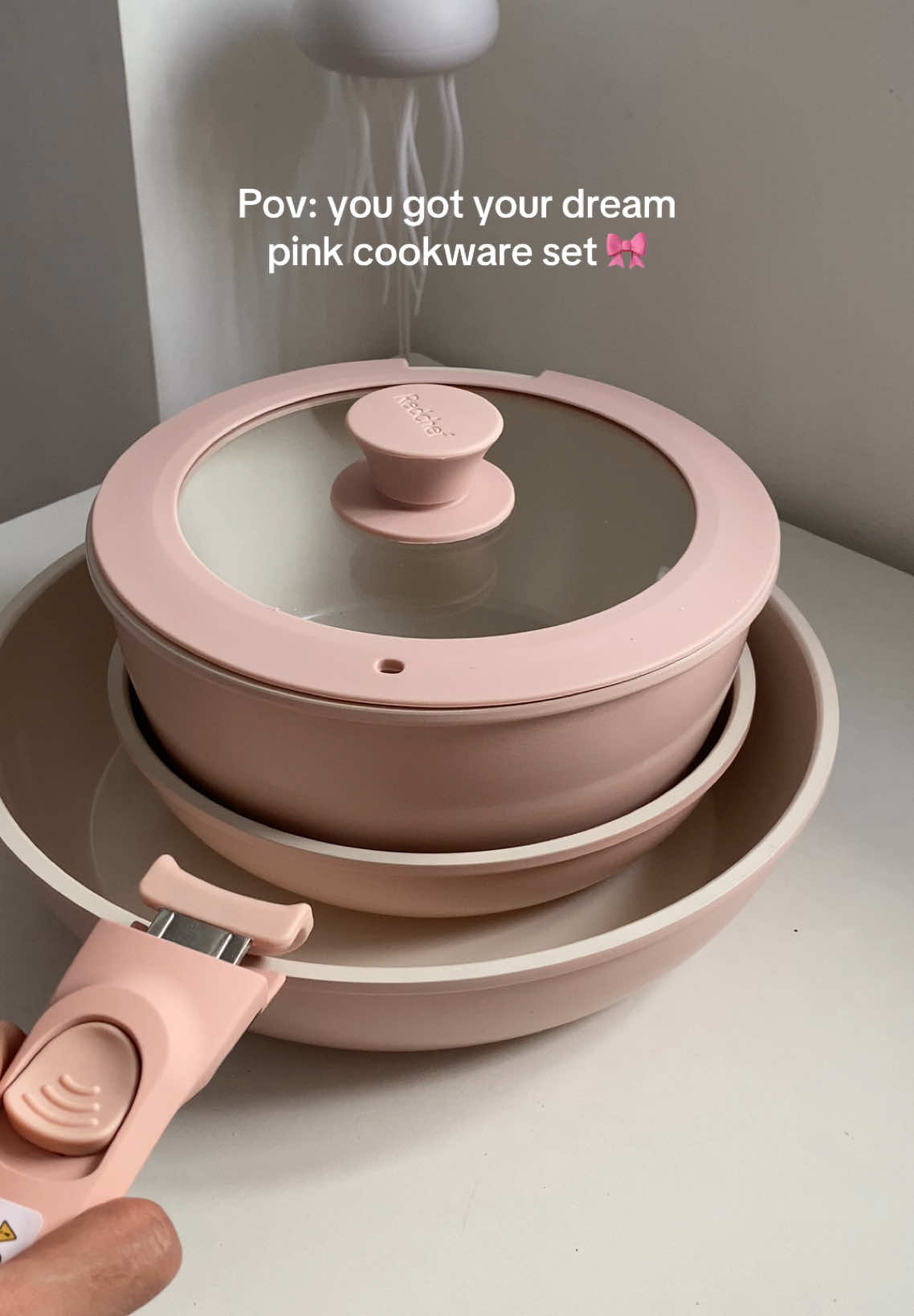 Redchef Pretty pink ceramic cookware and it’s non-stick 🎀☁️✨#redchef #redchefcookware #ceramic #ceramiccoating #cookwareset  #nonstickcookware #nonstick #nonstickpan #kitchenessentials #cookingessentials 