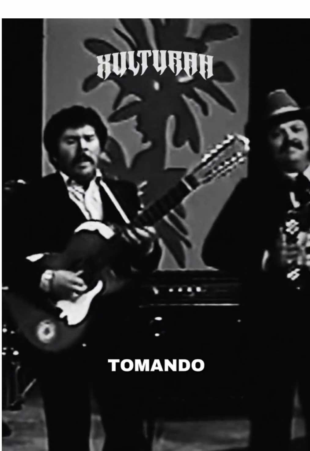 “Entierrenme Cantando” a classic within the regional mexican scene #ramonayala #eliseorobles #regionalmexicano #corridos #muisca #xultura #norteno #spanish #music 