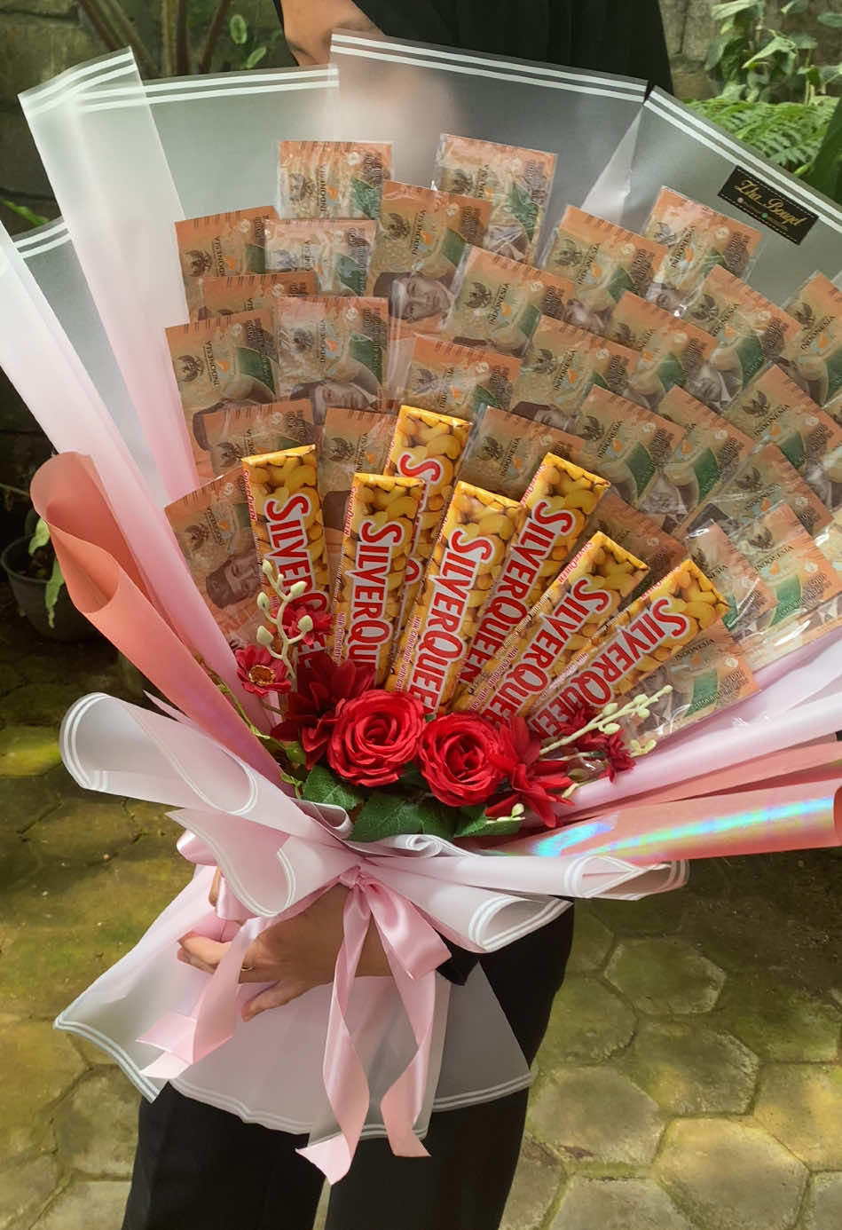 Buket coklat dan uang #buketsilverqueen #buketcoklat #buketcoklatsilverqueen #buketvalentine 