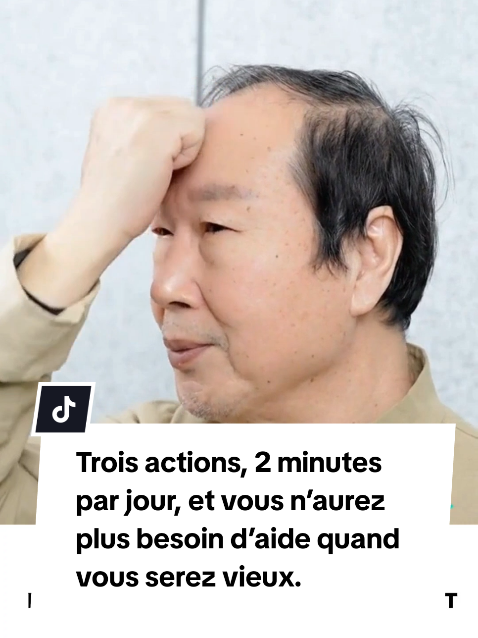 Trois actions, 2 minutes par jour, et vous n’aurez plus besoin d’aide jusqu’à ce que vous soyez vieux ! Peu importe à quel point vous êtes occupé ou fatigué la nuit, vous devez faire ces trois mouvements : mouvement 1, encercler votre front, mouvement 2, pousser votre poing vers le haut, mouvement 3, tapoter légèrement votre front, et le faire 49 fois. Ne sous-estimez pas ces mouvements. Deux minutes par jour peuvent vous garder en bonne santé jusqu'à l'aube et vous n'aurez pas besoin de demander de l'aide lorsque vous serez vieux.  Suivez Zuyitang et vous vivrez une vie saine sans faire de détours.