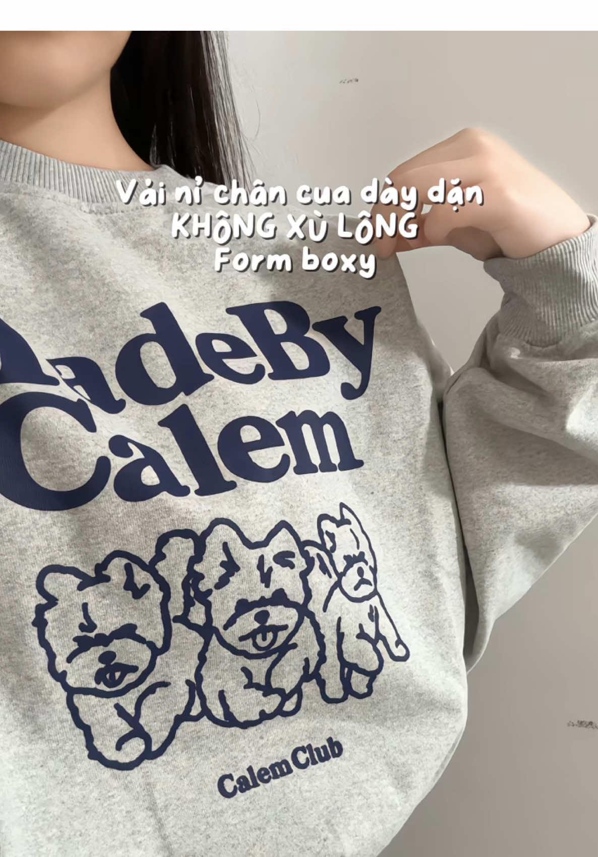 Áo nỉ chân cua CALEM form boxy . Mng yên tâm là e này mặc không xù lông nha #fyb #4u #calem #sweater #aoboxy #aoni #calemclub #thoitrang 