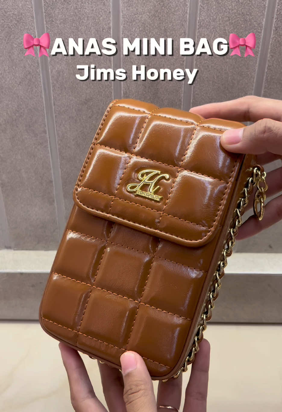 tas jims honey buat nongki makin lebih asik bareng anas mini bag😍#anasminibagjimshoney #promoguncang22 #wibgajian #belilokal #jimshoneymojokerto #tasselempangwanita #jimshoneyindonesia -nb