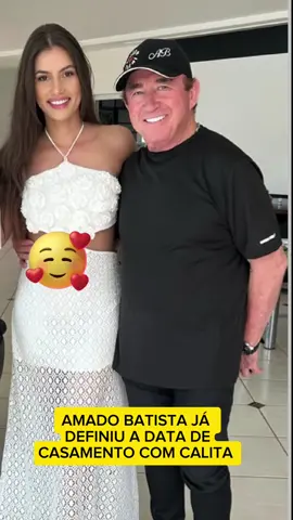 a miss Matogrosso de 23 aninhos conquistou de vez o coração de Amado Batista de 73 anos. o artista que está  namorando calita Franciele desde julho de 2024, mas só tenha assumido publicamente o relacionamento em dezembro, não quer mais esperar e já  definiu a data do casamento com a modelo. #amadobatistacantor #amadobatista #missMatogrosso #calitaFranciele #casamento #karllos_kosta 