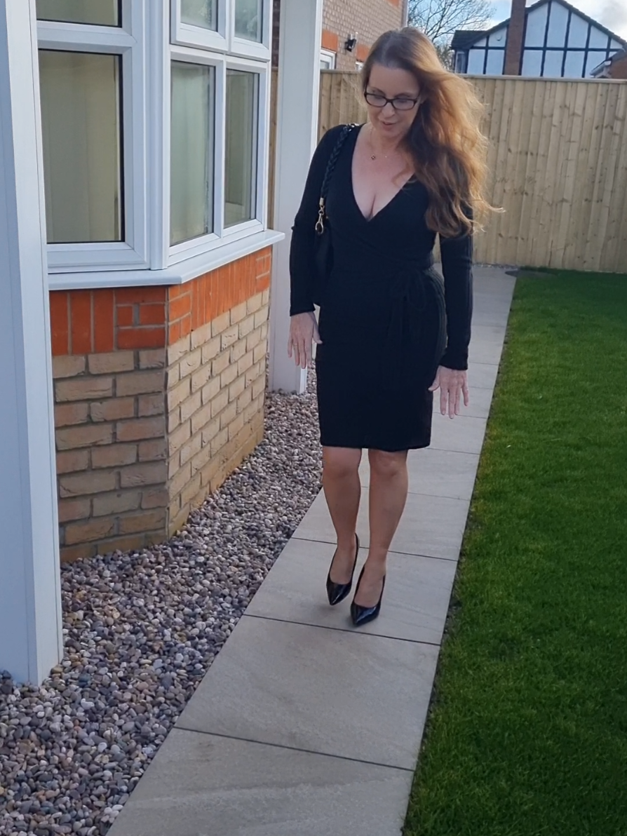 #funny #thighhighs #outfitinspo #girlsinglassess #walking #over50fashion #maturewoman #dress #glasses #officecrush#pinupgirl  #coworkers #redhair #nylons 