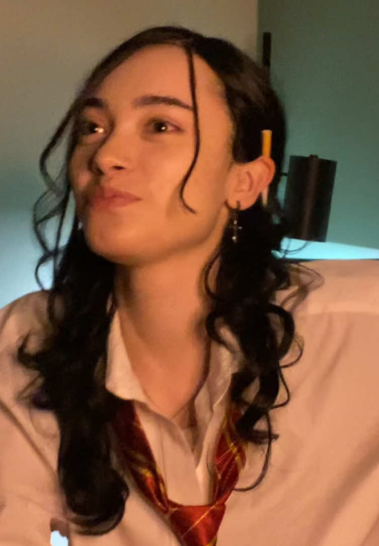 sometimes i feel like i’m in enemy territory with the way you guys talk about feminine Sirius :/ (btw any feminine sirius hate will be deleted) #siriusblack #marauders #marauderstok #siriuscosplay #BookTok #fyp #xyzbca